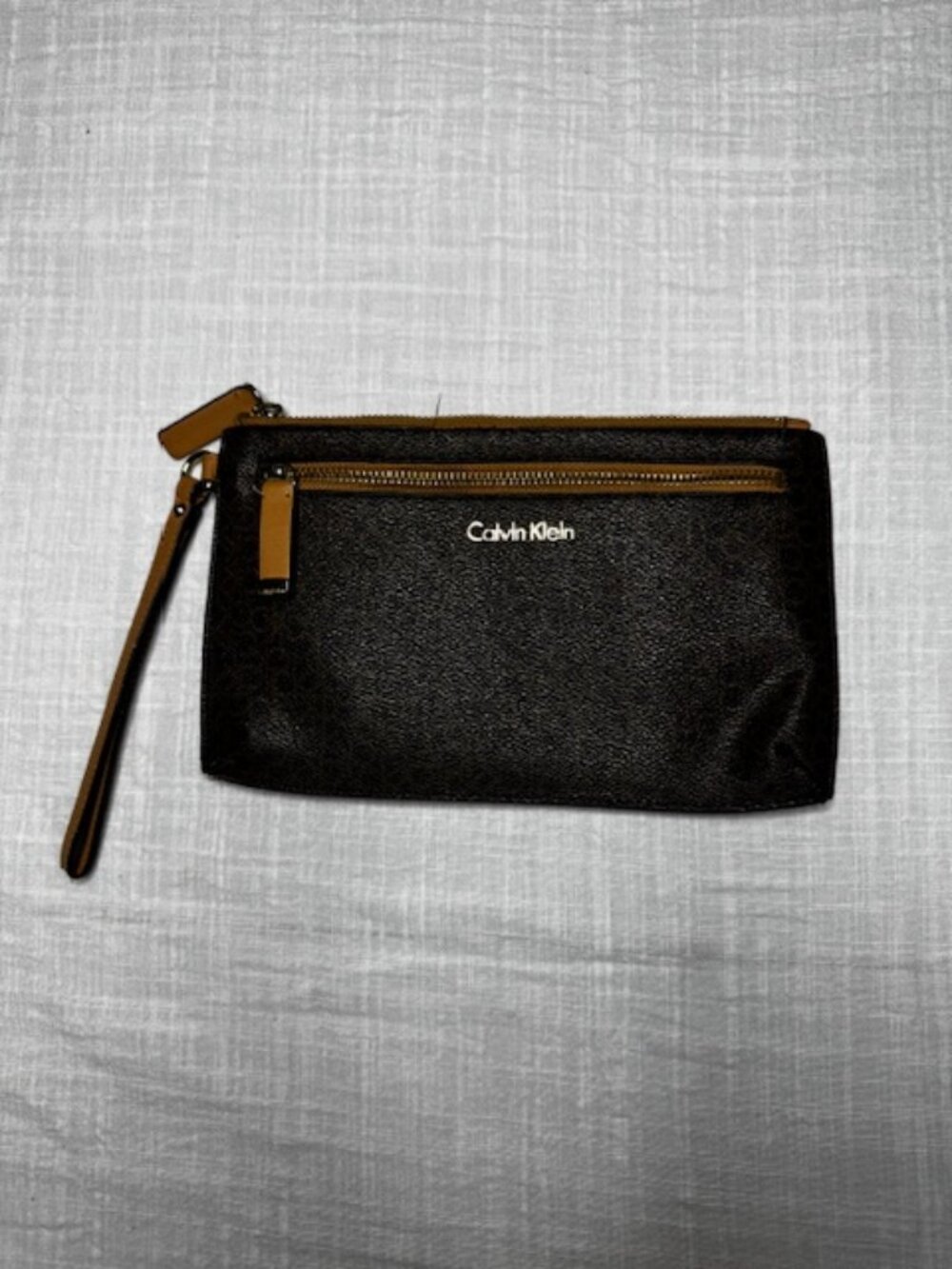 CALVIN KLEIN  Women's CK Signature Wristlet Clutch Brown